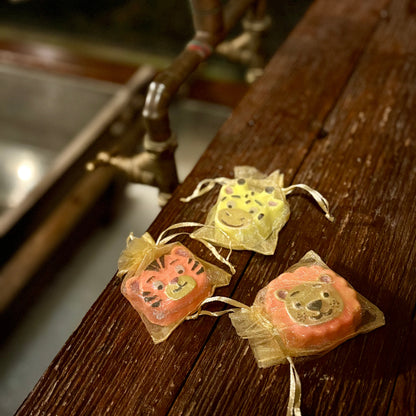 handmade natural lion giraffe tiger bath bombs